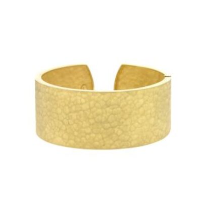 18 Karat Yellow Gold 27.0mm Hammered Finish Cuff With Hinge